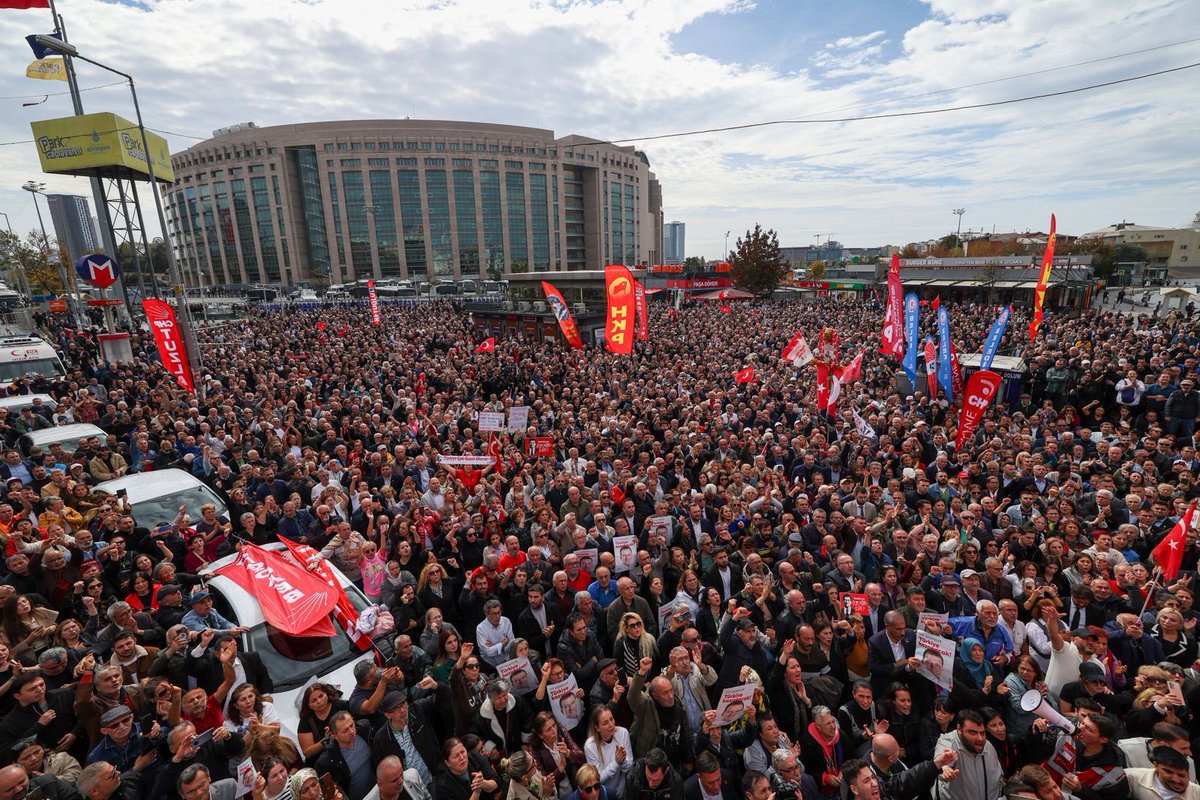 Genel Başkanımız Sayın Özgür Özel’in öncülüğünde Cumhurbaşkanı Adayımız Ekrem İmamoğlu’na sahip çıkmak için Çağlayan’dayız. 

Milletimizin iradesini, demokrasimizi ve milyonların umudu Ekrem Başkanımızı savunmaya devam edeceğiz.