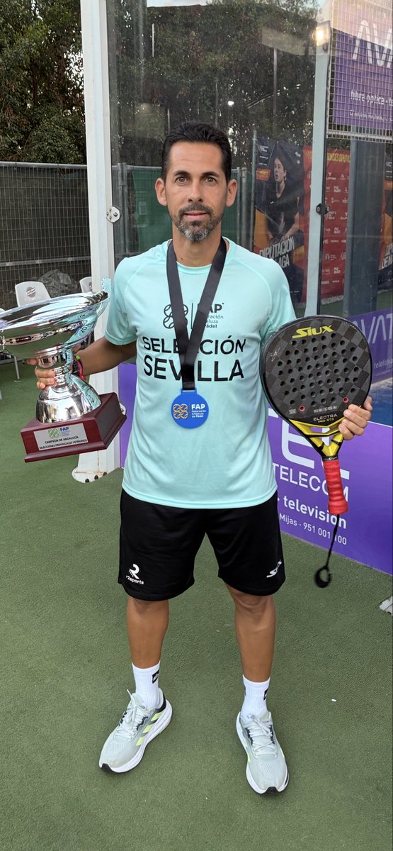 castrokike82's tweet photo. 🏆🎾 Estamos en racha 🎾🏆
Semana pasada campeones con la selección sevillana por selecciones provinciales; ayer campeones en el mixto de veteranos +40 🙌🏽
🔜 Próxima parada MÁSTER https://t.co/a5Pfo8orlK