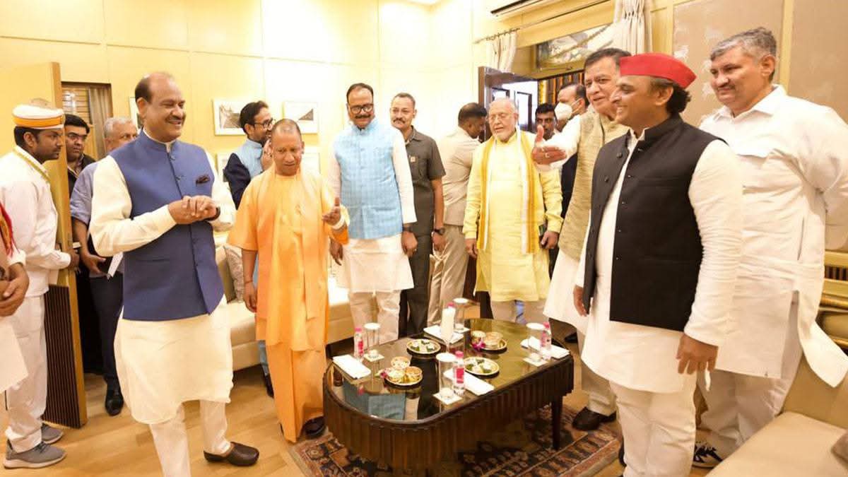 समाजवादियों को खुला चैलेंज है अगर ऐसी फोटो बहन कुमारी मायावती जी का योगी आदित्यनाथ और नरेंद्र मोदी के साथ दिखा देंगे तो मैं आज से उनके लिए लिखना शुरू कर दूंगा।।

है हिम्मत तो दिखाओ?

नहीं तो B team तुम लोग खुद हो मान लो।। <a href="/BhanuNand/">Bhanu Nand</a>