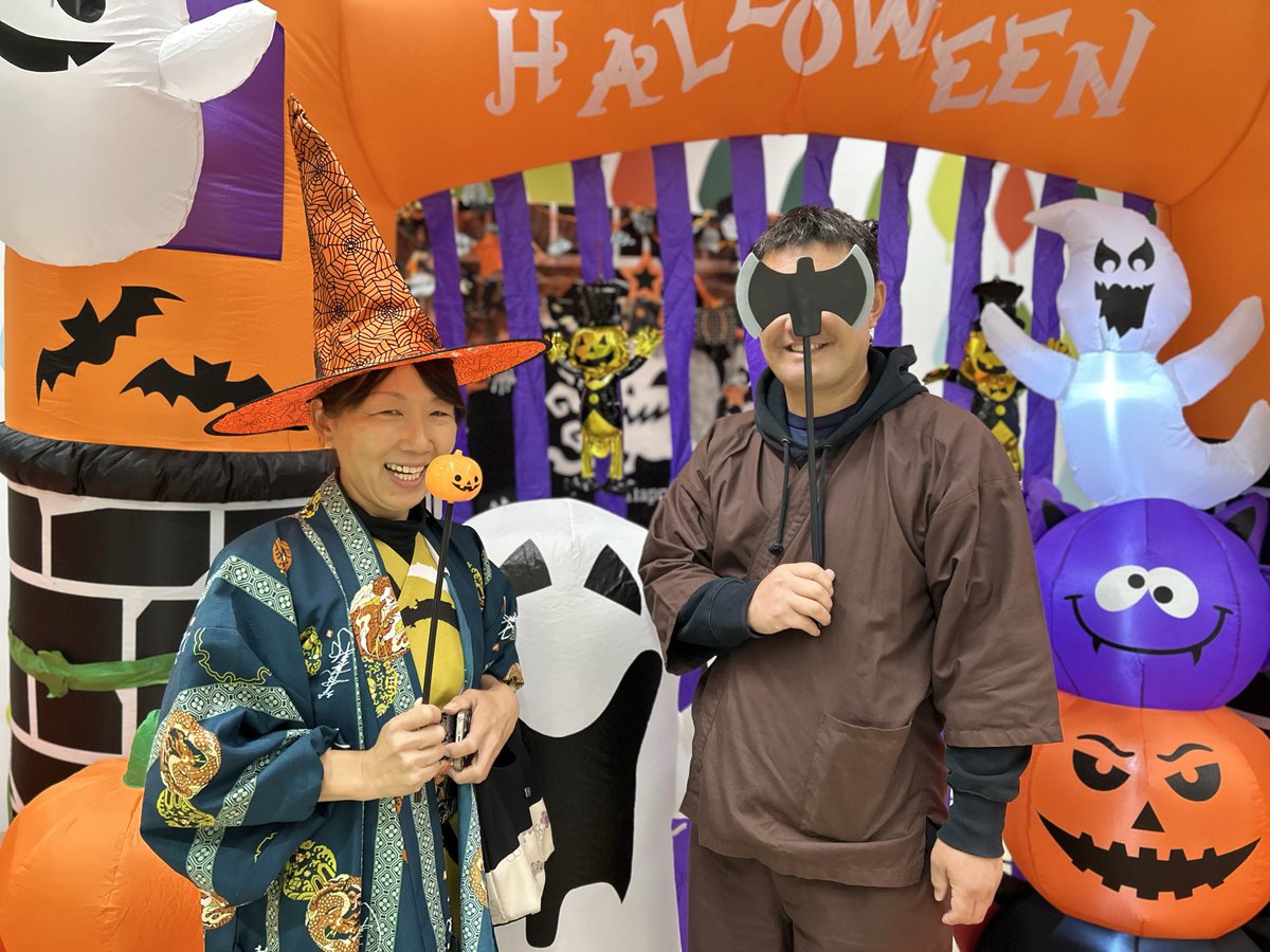 CTeZsufDeeemdeP's tweet photo. 2025.10.26
#岩手 #奥州市 #まちなか交流館 #ハロウィン
可愛い #フォトスポット 🎃

【 #簡単に着れる着物 】
#日本とアメリカで特許取得
#着崩れしない
#おはしょりの無い着物
#対丈着物

@shitateya_jingoro 
@jingoro_collection https://t.co/Jl2vccejKn