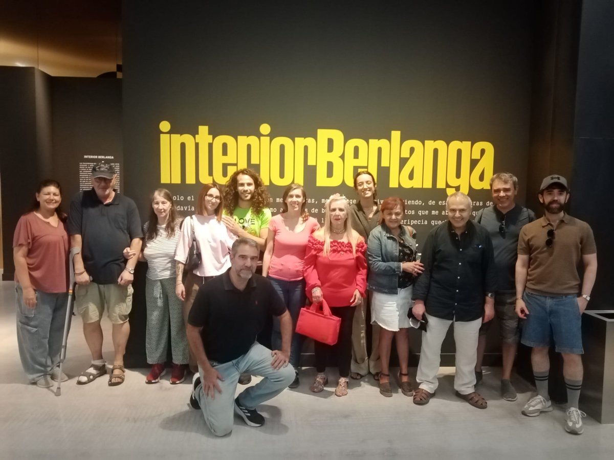 Solidarios_es's tweet photo. Esta semana en #Sevilla el #grupodeocio del programa de #saludmental ha estado descubriendo el #interiorBerlanga en @CaixaForum
¡Qué buena tarde de cine, humor y #Voluntariado! https://t.co/sAIWk0Rns0
