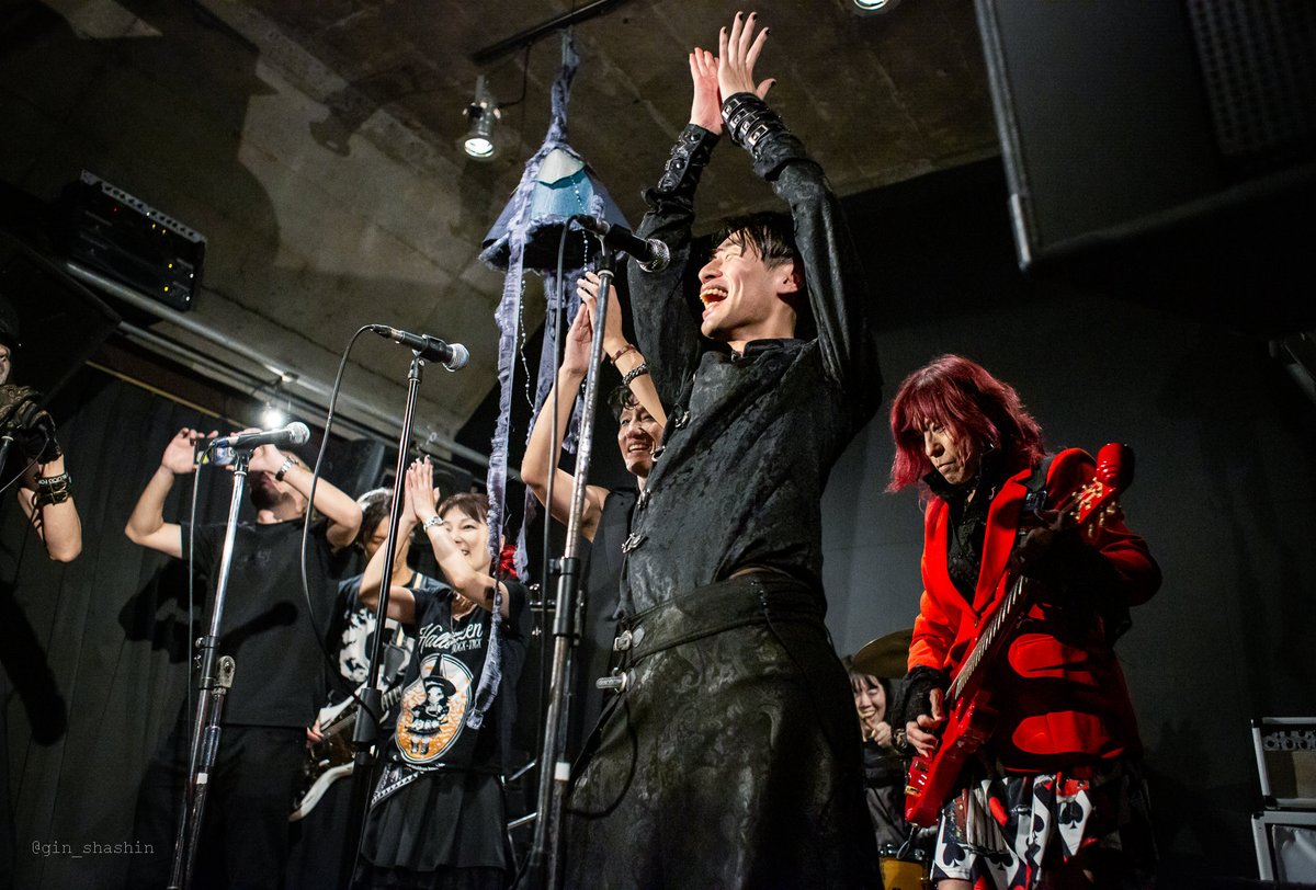 改めまして先日は「SHELTER2025」に関わって下さった皆様、誠にありがとうございました‼︎

2年目の開催で、昨年から引き続き盛り上げて下さった皆様、新たにご参加下さった皆様と、BUCK-TICKを通じてご縁が繋がり深まった素晴らしい日でした☺️

写真はGINさん(<a href="/friedzoaster/">gin</a>)が撮って下さいました✨