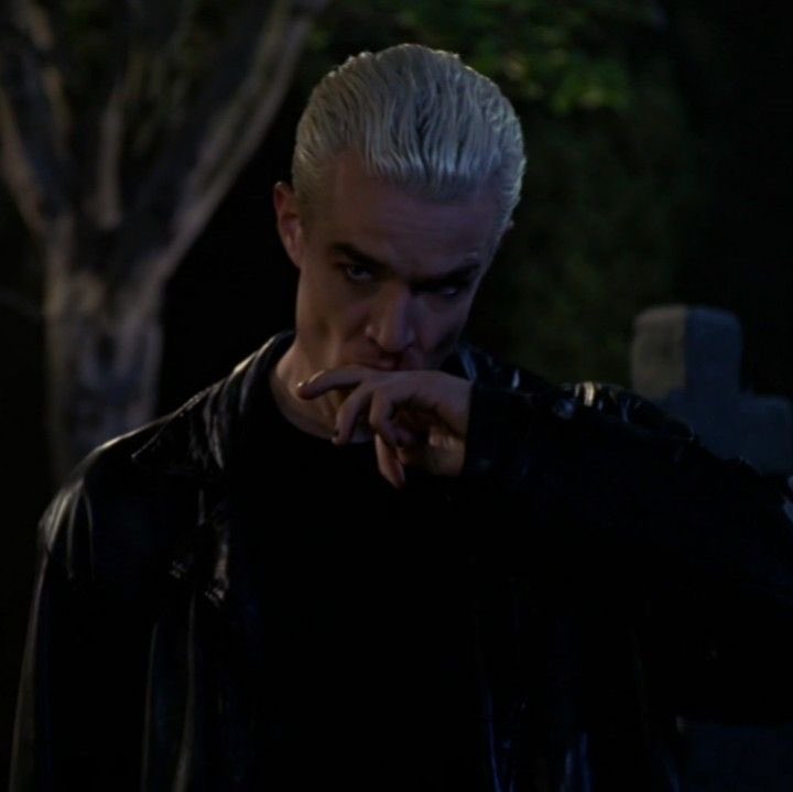 Ну, варто признати, що зі всіх вампірів найсексуальніший завжди залишається Костиль