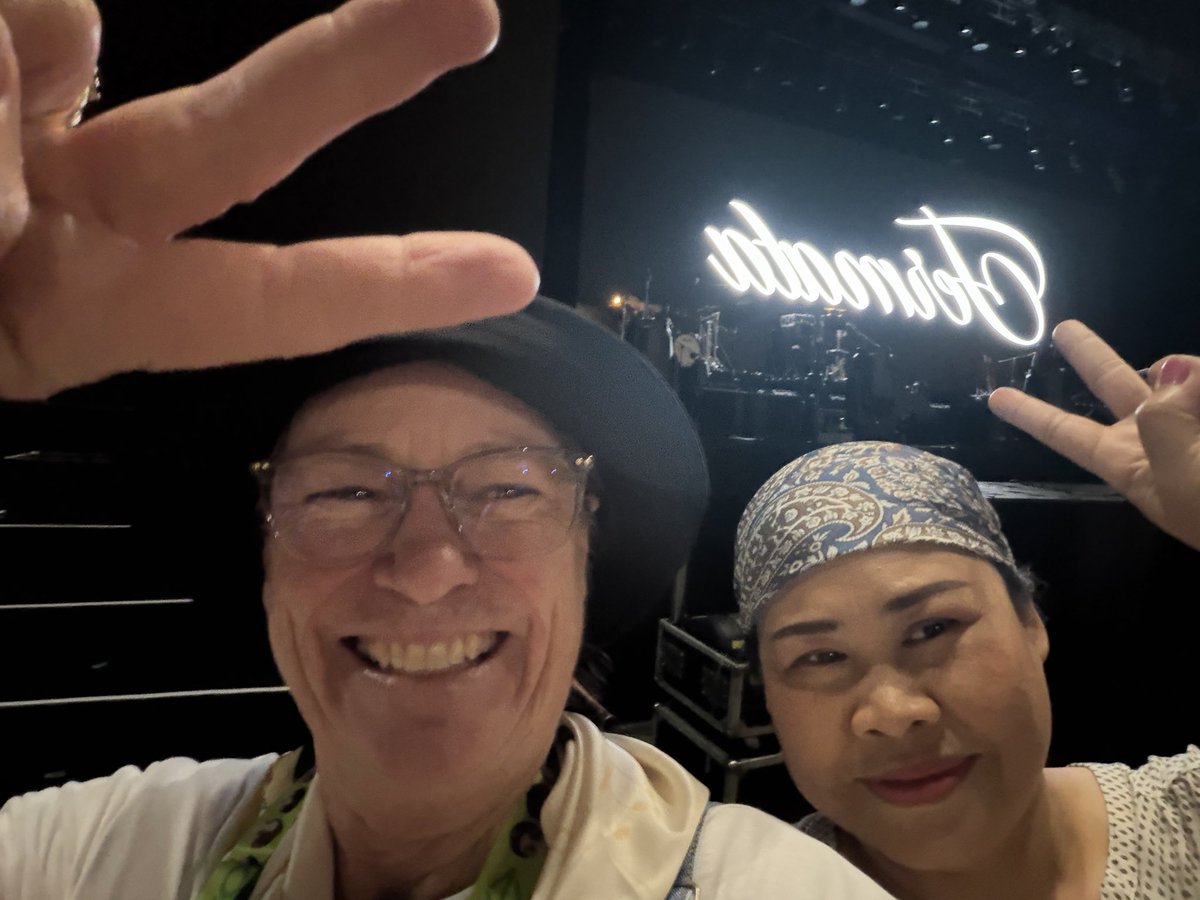 chenniesmybias's tweet image. #teammom voting on the barricade 😂
@ChoiArs_YJ 
#Fermata_inBKK
#YoungjaeAsiaTour
#Youngjae #GOT7
#YoungjaeAsiaTourinBKK