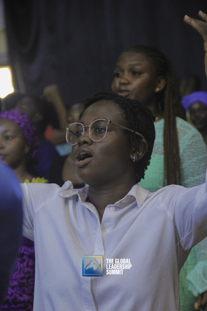 DaySpringVLBC's tweet image. In His presence, leadership begins with surrender.
Before we lead, we bow. Before we speak, we listen.
True influence starts in the secret place  where hearts align with heaven.

#PraiseAndWorship #DaySpringChapel #GlobalLeadershipSummit