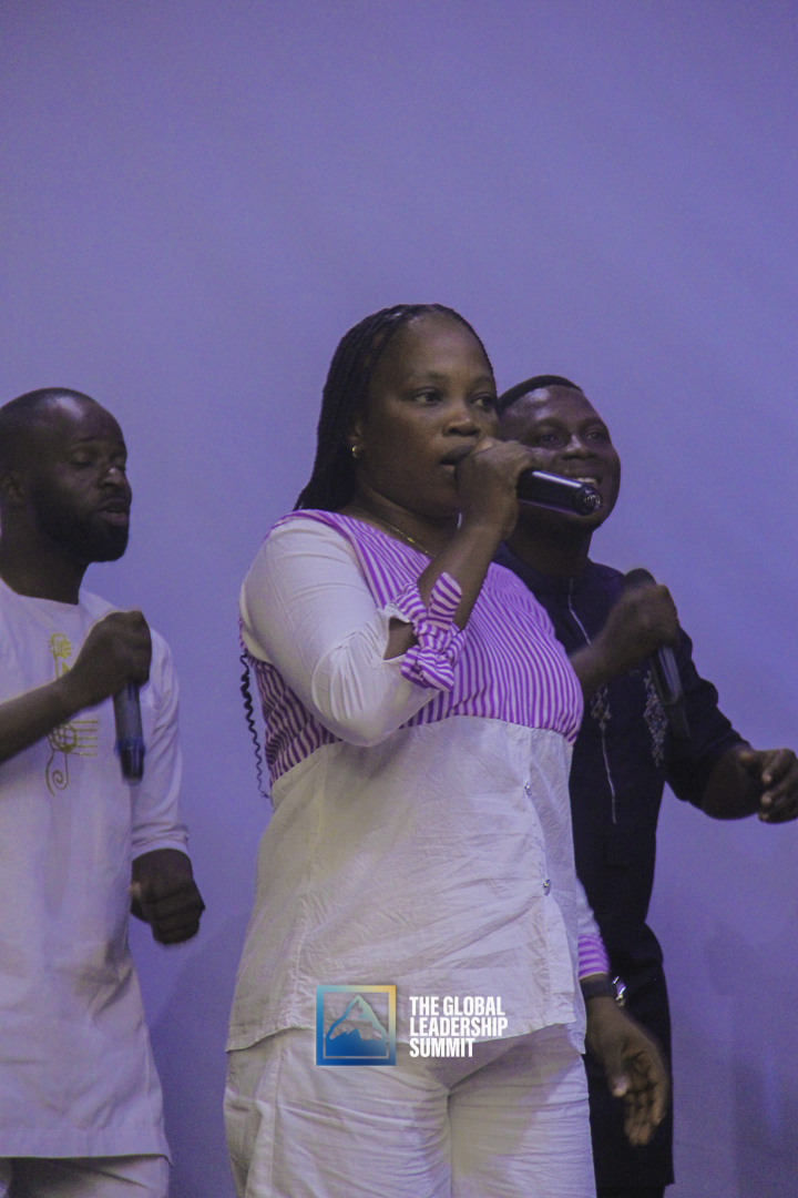 DaySpringVLBC's tweet image. In His presence, leadership begins with surrender.
Before we lead, we bow. Before we speak, we listen.
True influence starts in the secret place  where hearts align with heaven.

#PraiseAndWorship #DaySpringChapel #GlobalLeadershipSummit