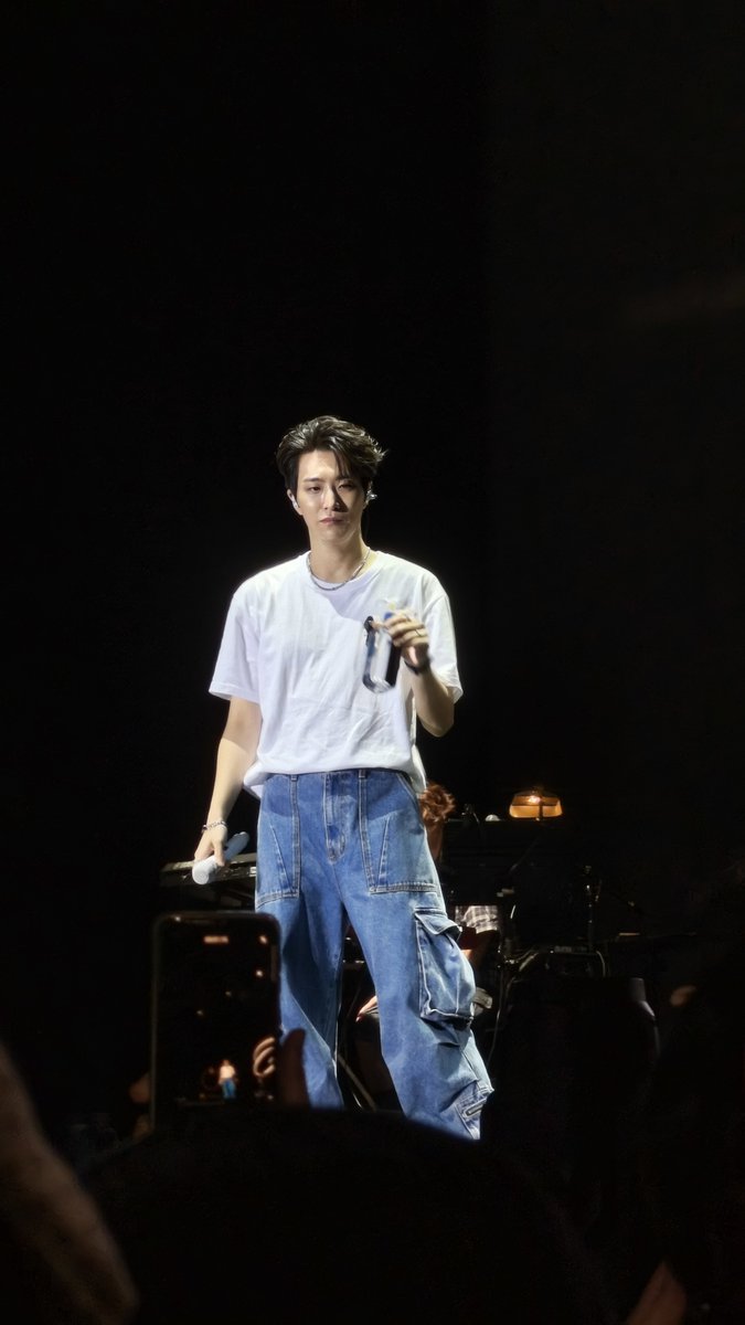 mon_cyj's tweet photo. done with soundcheck 🤩
#YoungjaeAsiaTour
#YoungjaeAsiaTourinBKK https://t.co/e5ZEx5ksk4