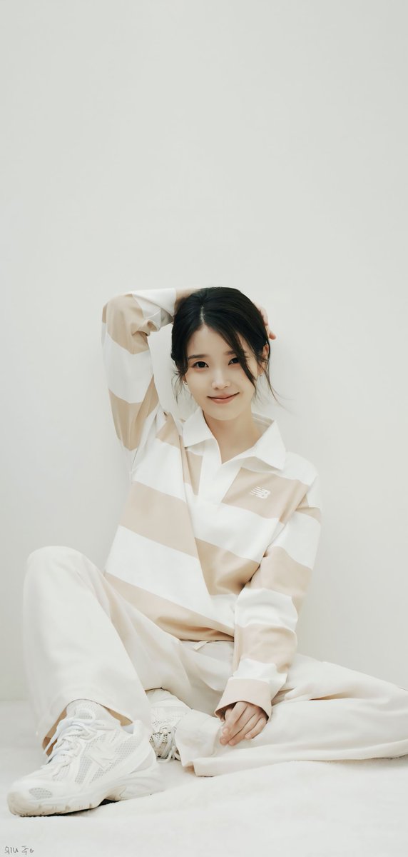 wyjc516's tweet photo. 지은시
IU X New Balance
mobile wallpaper 
#아이유 #2025MAMAVOTE #iu https://t.co/WsAIWhYP2d