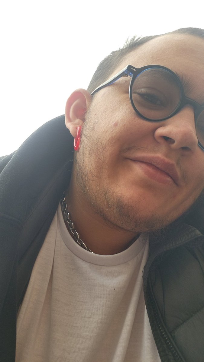 Anonyme_Loves's tweet photo. P'tit grand gars n-b transmasc.
J'ai eu 28 ans ya deux jour.
Ce que je souhaite pour mes 28 ans c'est d'être fort comme actuellement et ne plus sombrer dans une dépendance quelqu'elle soit !!
J'espère finir en couple avant la fin de l'année de mes 28 ans avec maon crush. https://t.co/YvZzFBUnGk