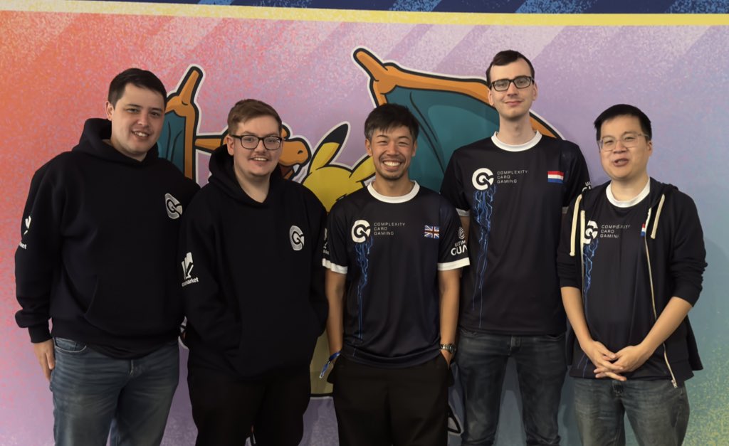 CCGPKMN's tweet image. At the Pokémon Lille Regional Championships!

An almost full house conversion with 4/6 of our CCG players making Phase 2 of play!

Benji: 5-0-3
Sander: 5-1-2
Alex: 4-0-4
Jack: 5-2-1
Tamao: 4-2-2
Mees: 4-3-1

Good luck to everyone in Phase 2!