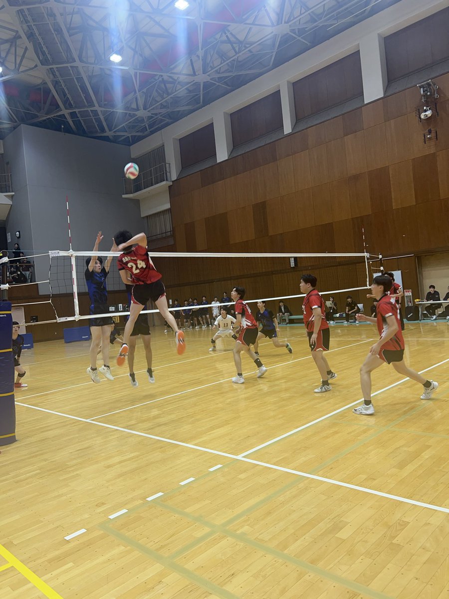 tokai_vb's tweet image. 【2025年度 東海秋季男子リーグ戦 入替戦】
Aコート第4試合
愛知教育大学(2部8位)vs東海学院大学(3部1位)
11-25
14-25
17-25
セットカウント0-3
東海学院大学の勝利です!
愛知教育大学 3部降格
東海学院大学 2部昇格