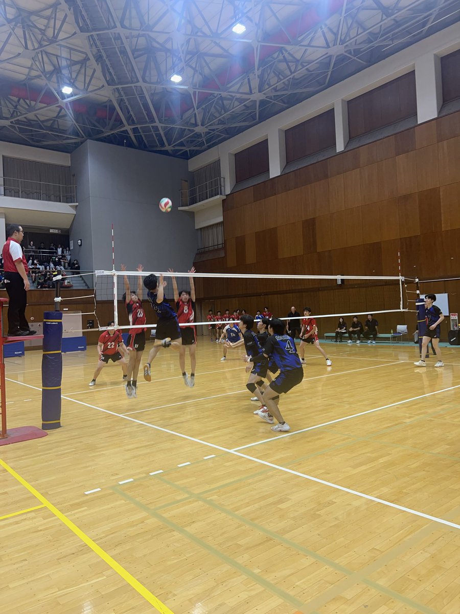 tokai_vb's tweet image. 【2025年度 東海秋季男子リーグ戦 入替戦】
Aコート第4試合
愛知教育大学(2部8位)vs東海学院大学(3部1位)
11-25
14-25
17-25
セットカウント0-3
東海学院大学の勝利です!
愛知教育大学 3部降格
東海学院大学 2部昇格