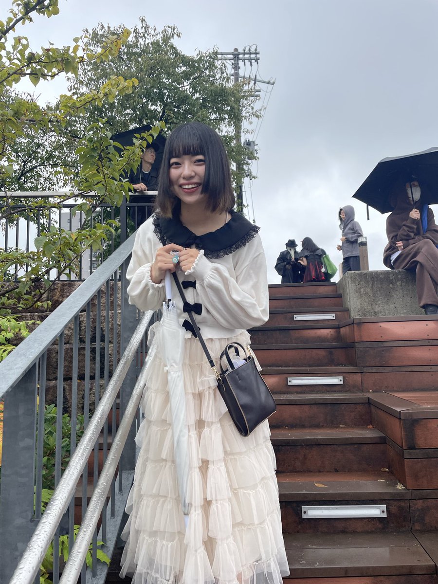 Chancekoki0807's tweet photo. 今日クサツハロウィンに行ったよ😊撮影会雨で中止になるか不安でしたけど撮影会出来て良かったシャンスのLIVE1部、2部最高でした😭✨️✨️初めてチェキも撮ったし最高の1日でした😊
#Chance_nagi   #恋月なぎ
 #なぎちゃのツキヨミ https://t.co/JYRhL9FvOP