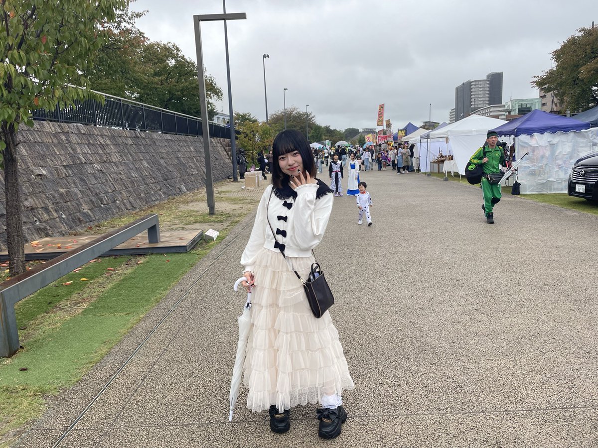 Chancekoki0807's tweet photo. 今日クサツハロウィンに行ったよ😊撮影会雨で中止になるか不安でしたけど撮影会出来て良かったシャンスのLIVE1部、2部最高でした😭✨️✨️初めてチェキも撮ったし最高の1日でした😊
#Chance_nagi   #恋月なぎ
 #なぎちゃのツキヨミ https://t.co/JYRhL9FvOP