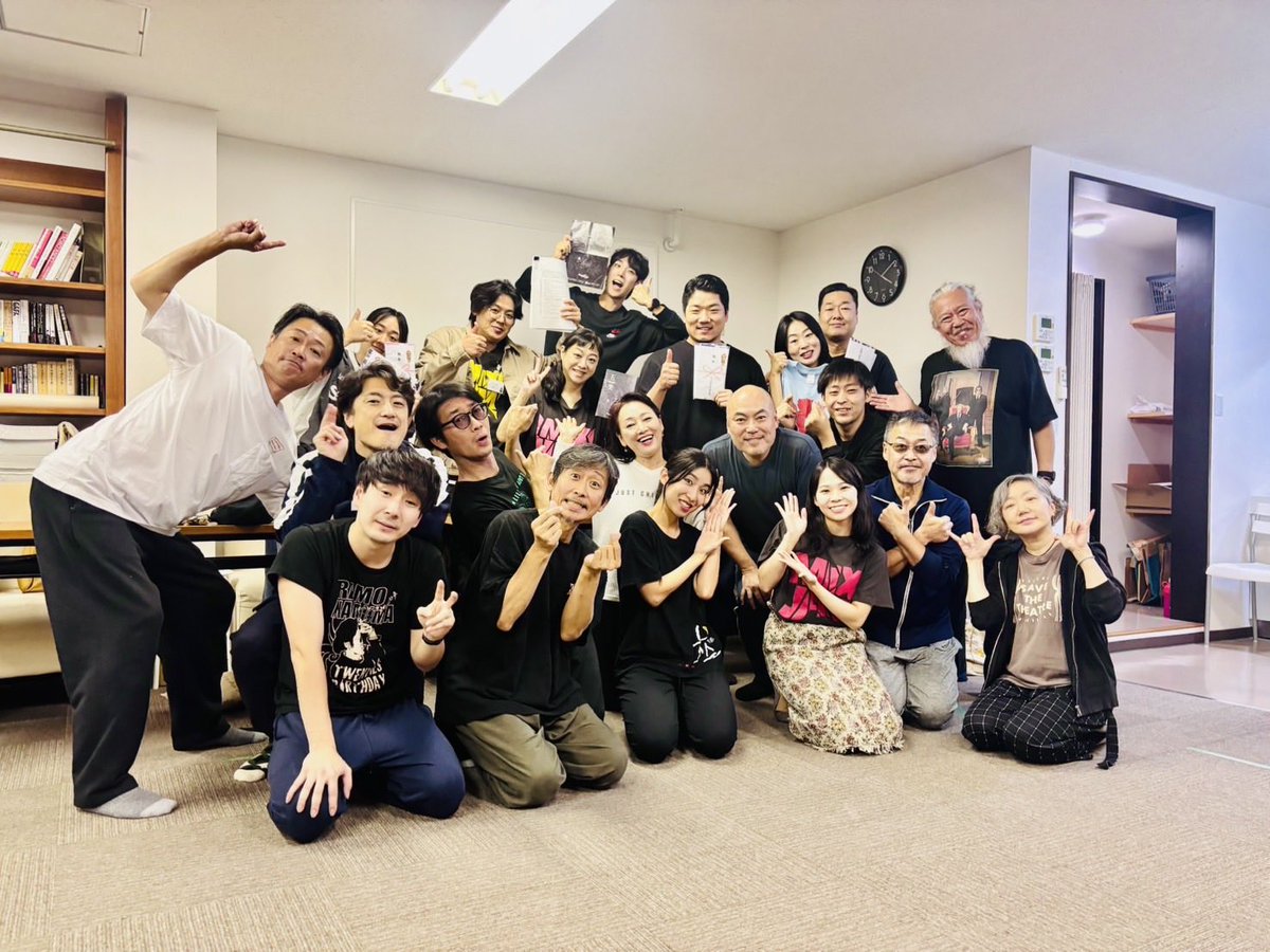 tamaneko25's tweet photo. 韓国児童劇団カッチ「カチ」の皆さんが稽古場に見学に来られました〜👏
こっちでも日韓交流〜💕
감사합니다〜
#MIXJAM
#玉小ゴミ https://t.co/hblH2ctBrS