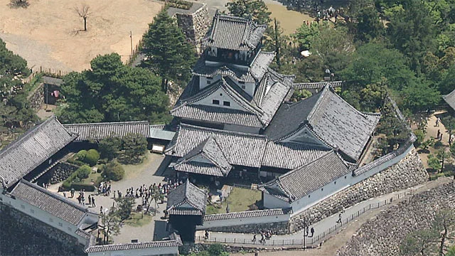 昨日は二時間半かけて行った先で 急な雨風の為作業断念せざるを得ず精神が疲弊 今日は近くでの作業うまくいって忙しく身体が疲弊しました 明日はばりばり描きたいと思ってます でもアイデアが……