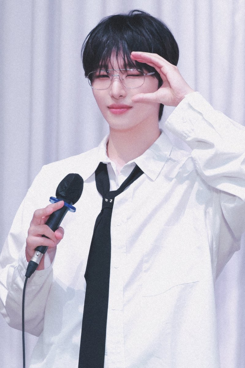 ₊˚ෆ⊹₊ ⋆ ꒰ა 🐶 ᩚ໒꒱ ˚₊✯͡  *·.

૮ 강아띠 조아하면 좋은 사람이래잉 ა  ༘⋆✿

:¨·.·¨: 
 `·..#서호 #SEOHO