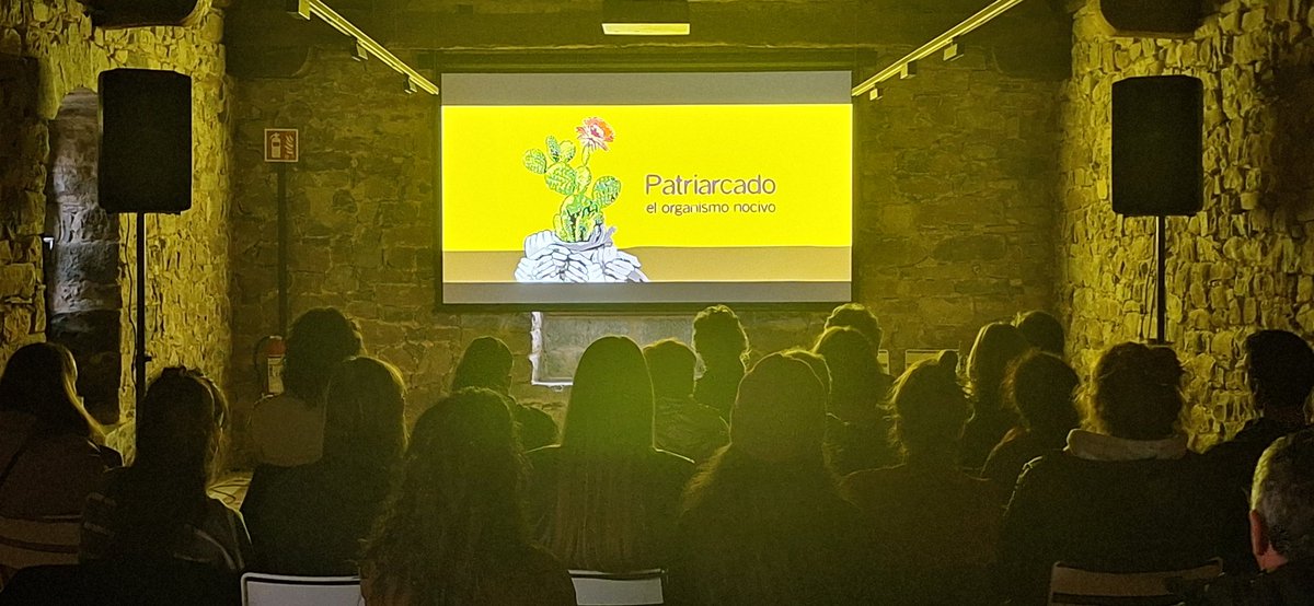PatriarcadoDocu's tweet photo. 📍 Eskerrik asko Valle Erro Berdintasun Mankomunitateari dokumentala ekartzeagatik.

🎥 Dokumental hau prebentziorako oso tresna garrantzitsua da. 💛 Emozio eta mezu asko dituen filma da.

#Navarra #Aoiz #Nagore #PalaciodeArce #ViolenciaDeGénero #educaciónsexual #feminismo https://t.co/2O90tZtomw