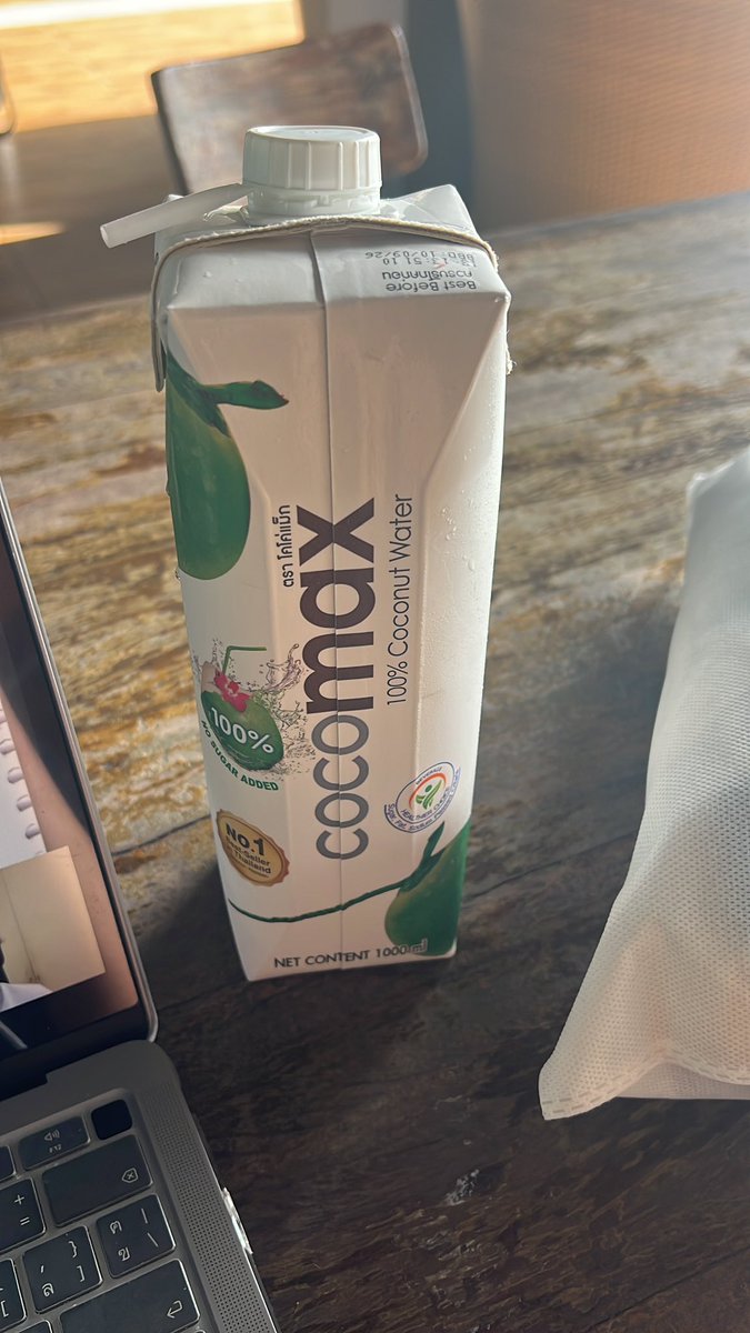 อยากจิบน้ำมะพร้าว แต่แบบขวด 25 บาท อันนี้59 บาท เลือกความคุ้มค่าอยู่แล้ว 555555