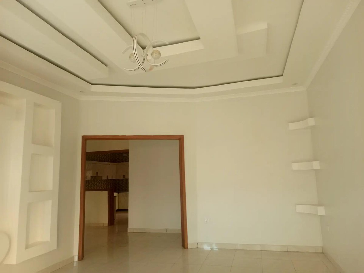 Cityrwa_'s tweet photo. House for rent 500k  
Kicukiro Kanombe-Busanza 

4bedroom, 3barthroom..... +250791860222 https://t.co/mAcmzrXpqJ