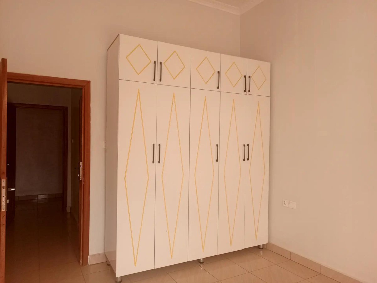 Cityrwa_'s tweet photo. House for rent 500k  
Kicukiro Kanombe-Busanza 

4bedroom, 3barthroom..... +250791860222 https://t.co/mAcmzrXpqJ