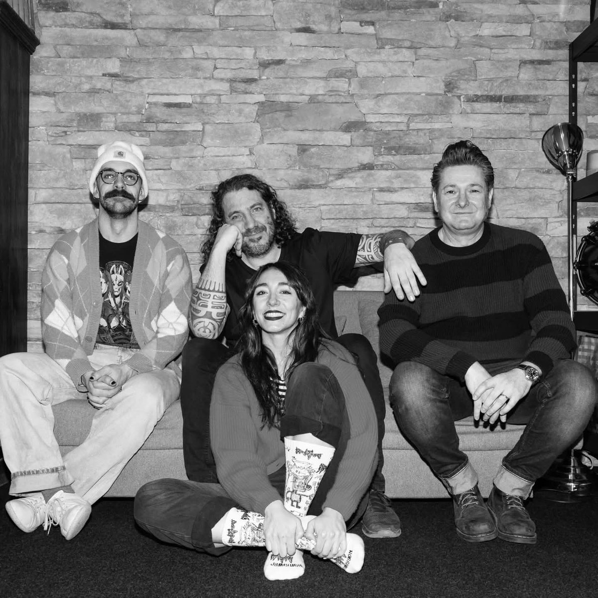 🇪🇸 <a href="/celiaesceliaca/">Celia es Celíaca</a> ha lanzado Mucha Gente, un enérgico sencillo que fluye en el pop rock. Nuevamente dando buenas melodías.
Mira su video oficial cliqueando este link: youtu.be/VPKst54SxVQ?si…