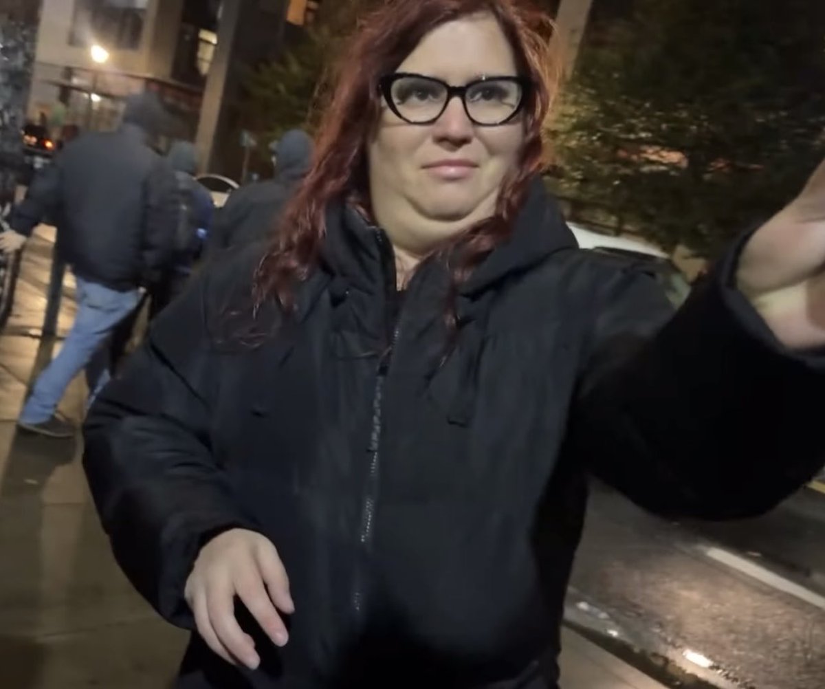 GenX_Stacie's tweet photo. @CBHeresy I didn’t think there would be such a dramatic difference.
The first is from her own video yesterday morning. The last two are from a live feed. If I hadn’t heard her voice, I wouldn’t have recognized her.
How does she make the chineck disappear when she records herself? https://t.co/aJF1AkWZ2G