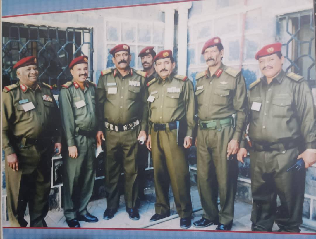 هيهاتَ أن يأتي الزمانُ بمثلهِم إنَّ الزمانَ بمثلهِم لبخيلُ !