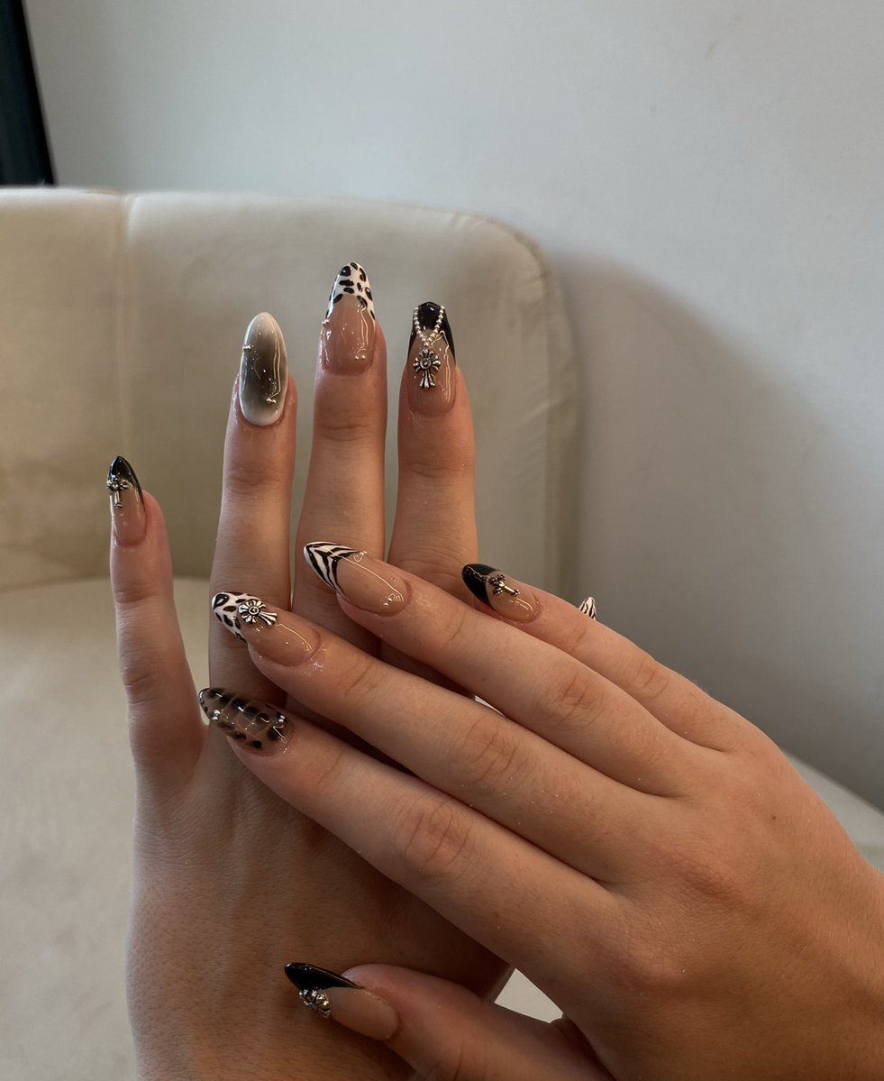 Who likes goddesses new nails