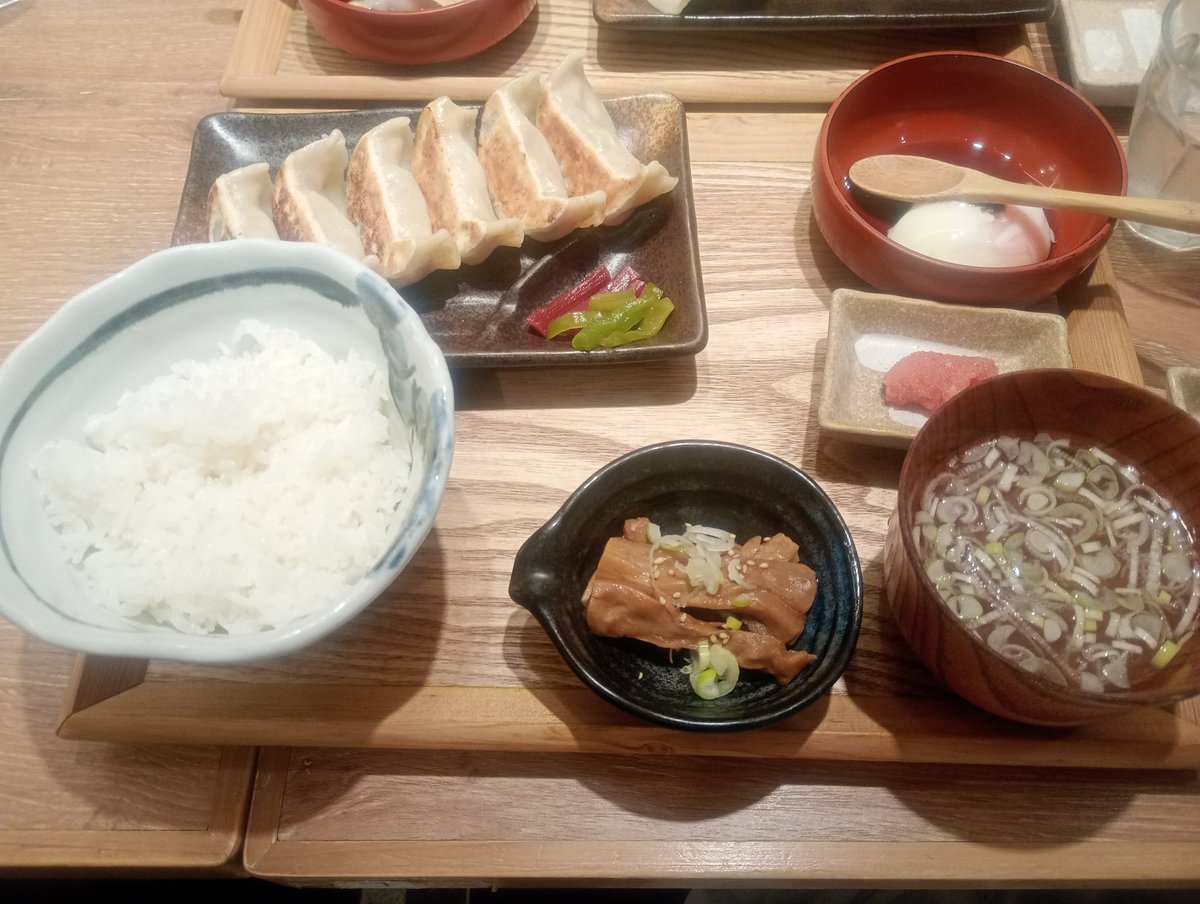 遅くなりましたが撤退しました〜
会いに来てくださった皆様ありがとうございました！！ 
餃子を食ってハッピー