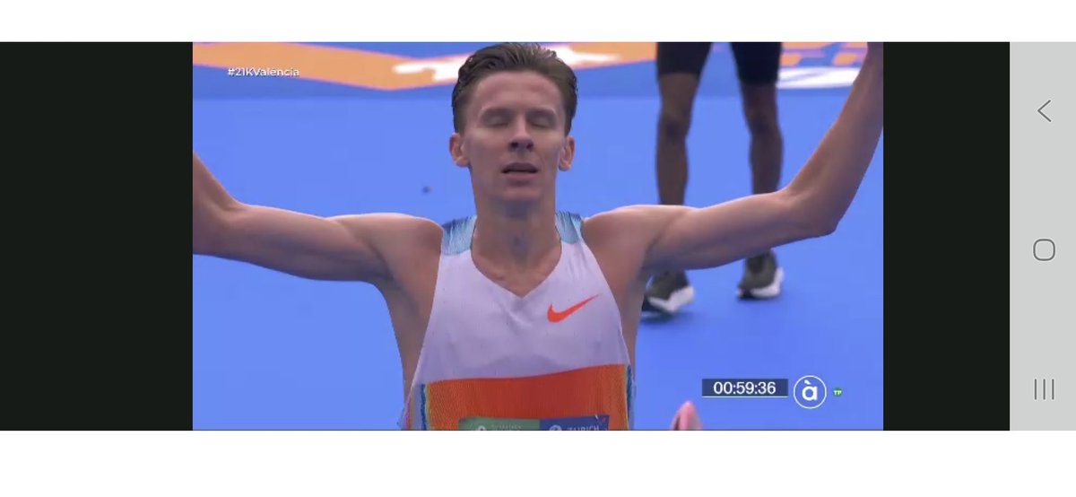 Almgren gör det igen. Makalös prestation av en oerhört duktig löpare! <a href="/andreasalmgren/">Andreas Almgren</a>