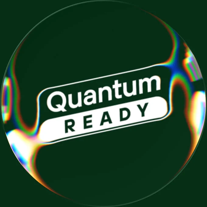 hodler_investor's tweet photo. "Quantum-ready" - inovace nebo marketingový bullshit 🐂💩?

Dnes si dáme (ne)technický post na téma:
Trezor Safe 7 je první quantum-ready hardwarová peněženka.

Ale co to vlastně znamená?

Kolem „quantum security“ se často mluví zmateně – pojďme to rozmotat 👇

1️⃣ Co je to kvantová hrozba? 🧠
Kvantové počítače by jednoho dne mohly prolomit šifrování, které dnes chrání vaše soukromé klíče – základ bezpečnosti Bitcoinu i internetu jako takového.
Zatím nejsou dost výkonné, ale jejich příchod je otázkou času. A až se to stane, všechna dnešní kryptografie (RSA, ECDSA…) bude ohrožena.

2️⃣ Ale pozor – Trezor Safe 7 nechrání samotný blockchain 🧱
Bitcoin nebo jiné sítě zatím nejsou tzv. quantum-resistant. To je práce pro vývojáře protokolů (např. návrhy jako BIP-360).
Trezor řeší jinou část: ochranu samotného zařízení.
Hardwarové peněženky používají kryptografii k ověřování firmwaru, aktualizací a identity zařízení.

➡️ Když Trezor instaluje nový firmware, ověřuje jeho digitální podpis – pokud není skutečně od Trezoru, instalace se zastaví.

A právě tady přichází quantum readiness:
v budoucnu by kvantový útočník mohl tento podpis prolomit, vytvořit falešnou aktualizaci a díky ní získat přístup k vašim privátním klíčům.

 Trezor Safe 7 tomu předchází už dnes.

3️⃣ Co znamená “quantum-ready” 🔐
„Quantum-ready“ = zařízení je připravené přijmout post-kvantové algoritmy, jakmile budou potřeba.

Tohle se nedá přidat později – musí to být zabudováno už při výrobě.‼️

Trezor Safe 7 používá standard SLH-DSA-128, jeden z algoritmů schválených americkým NIST v roce 2024.

Tento algoritmus chrání tzv. bootloader – část, která ověřuje, že firmware je pravý a bezpečný.

Takže až kvantové počítače skutečně přijdou, Trezor Safe 7 bude moct plynule přejít na post-kvantové šifrování (pomocí SW updatu), aniž by bylo potřeba měnit samotné zařízení.

🔸 Shrnuto jednoduše:
Quantum-ready ❌ nechrání Bitcoin.
Quantum-ready ✅ chrání vaše zařízení, firmware a kontrolu nad privátními klíči.

A to je důvod, proč je Trezor Safe 7 první krok kvalitní inovace do post-kvantové budoucnosti a bezpečné self-custody a nejedná se jen o laciný marketingový trik.