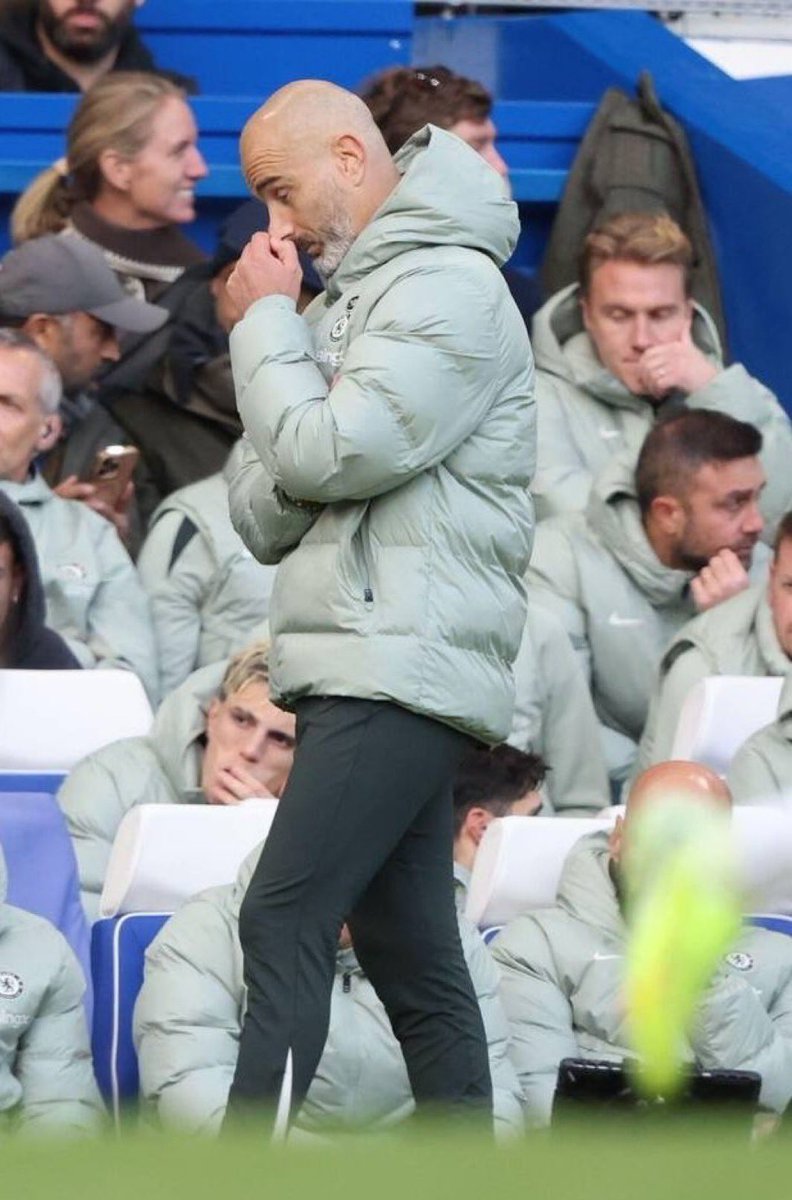 #Chelsea 1–2 #Sunderland. All the possession, none of the precision.
Sunderland parked the entire bus fleet, Chelsea couldn’t find the keys without Cole Palmer.A scrappy throw-in equaliser, then a 93rd-minute sucker punch.
Dominated the stats, lost the match. Classic Chelsea #CFC