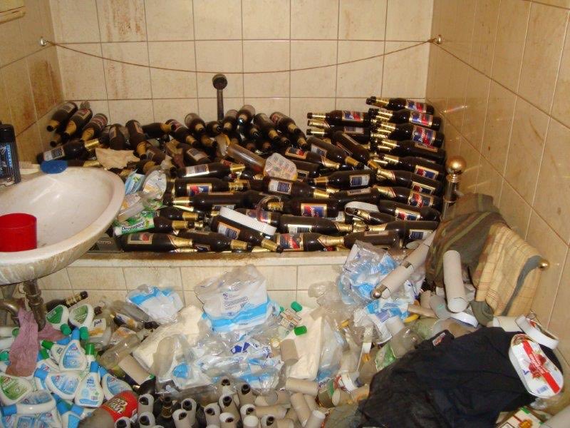 Hatte vorgestern um 6.10 Uhr eine Hausdurchsuchung.