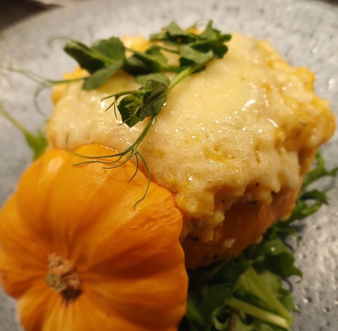 WellsCrabHouse's tweet photo. Autumn 🍂 🥮 vibes! Crab 🦀 & butternut squash risotto in a baby pumpkin 🎃 #Newspecial https://t.co/R0ADcWo7FJ