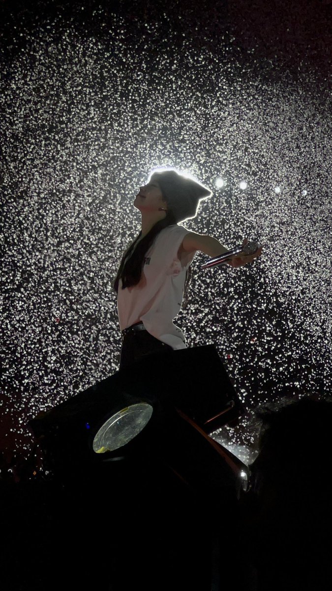 kiminatozakii's tweet photo. magical https://t.co/AnF9QvzMBo