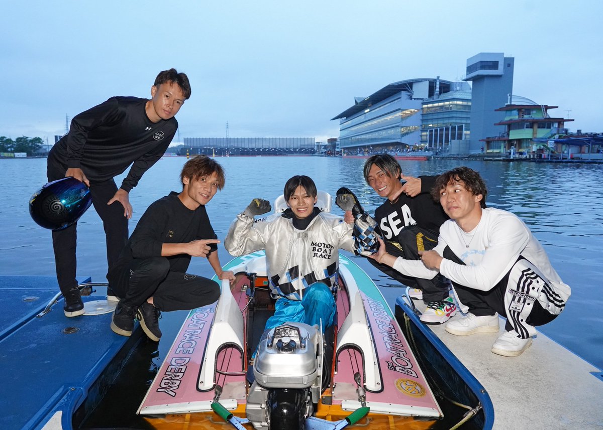【#ボートレース津・ SG第72回 #ボートレースダービー】 12Rで優勝戦が行われ、絶好枠で挑んだ末永和也選手（佐賀）がインから逃げ快勝。SG初優出Vを飾りました。2着は茅原悠紀選手、大会連覇が懸かっていた桐生順平選手が３着。#末永和也 #峰竜太 #宮地元輝 #上野真之介 #山田康二 #SG初優出V