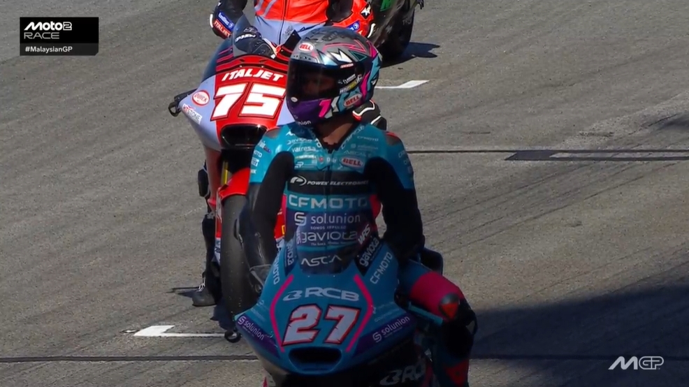 ReStart Moto2 Rennen, Sepang über 11 Runden 😍✊
#Moto2 #MalaysianGP #Sepang