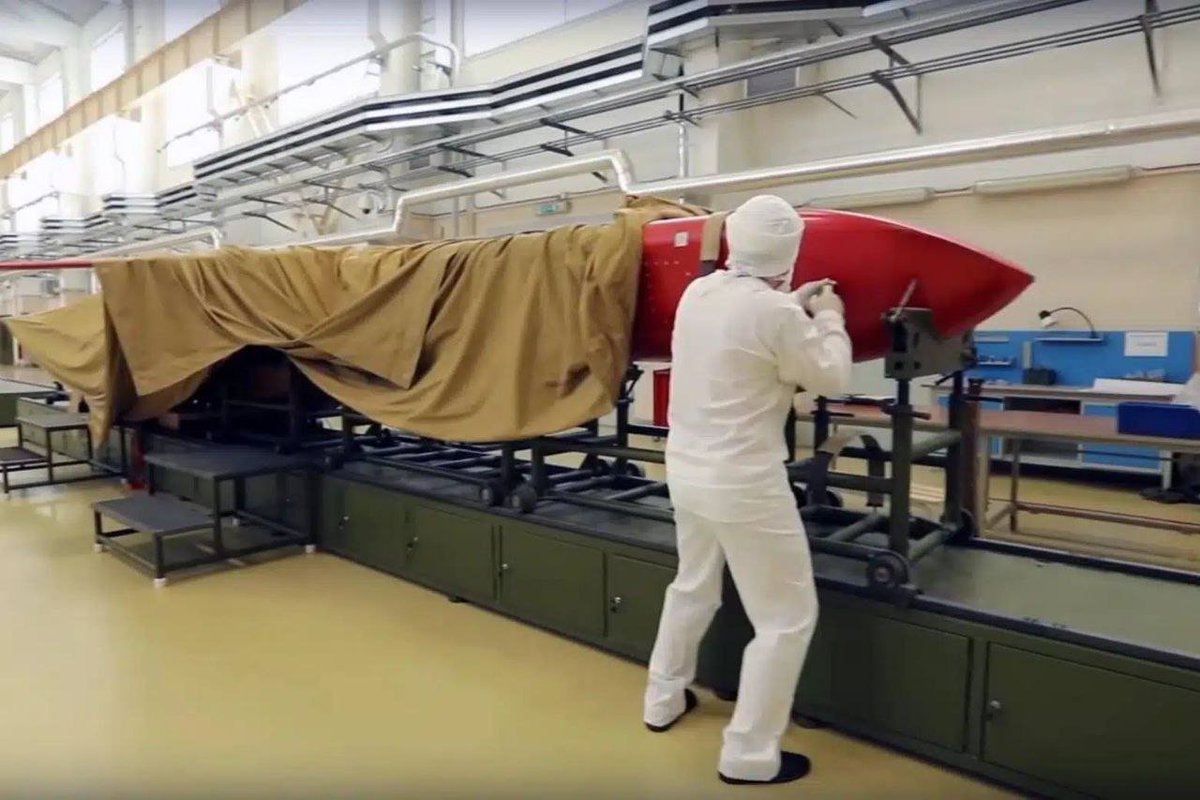 NOELreports's tweet image. Putin claims Russia tested its nuclear-powered cruise missile “Burevestnik” on October 21. Gen. Gerasimov reported the missile flew 14,000 km over 15 hours at subsonic speed (900 km/h). The Burevestnik is a ground-launched, top-wing cruise missile with a pulsed nuclear engine and…