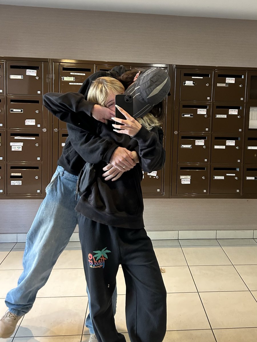 retour à paris j’en ai trop marre jveux juste rester avec #lui