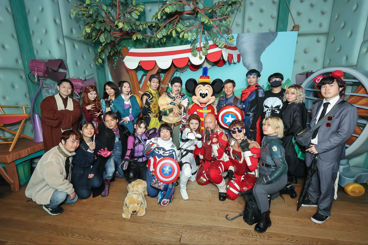relonzel725's tweet image. オフ会メンバー21人でアベンジャーズになって
ミッキーに会いに行ってきた✌️💓

全員に丁寧に挨拶してくれたし、
アイアンマンのヒーロー着地してくれて泣いた😭

#れろんつぇる主催MARVELオフ会