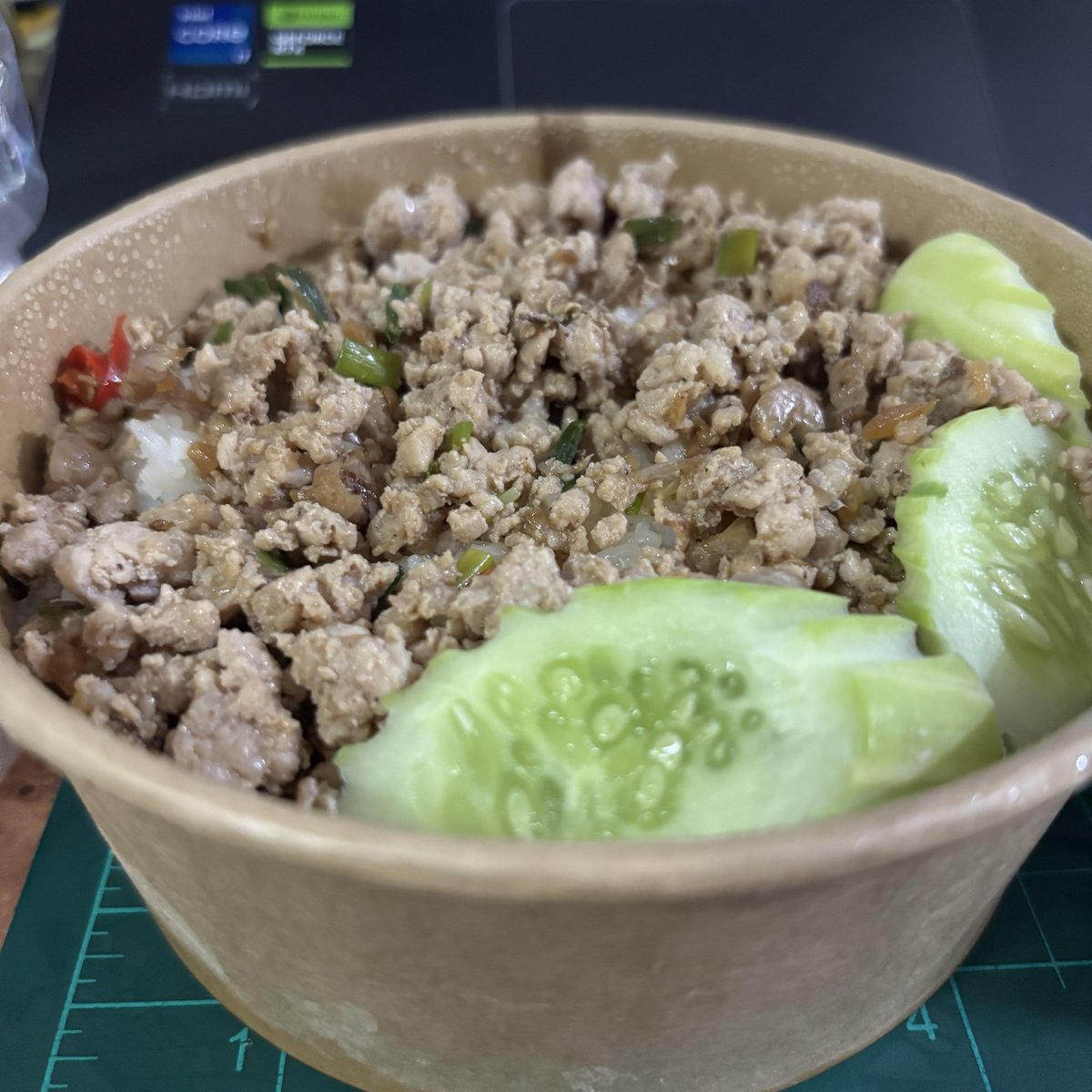 nongmango_o's tweet photo. 69 บาท เต็มกล่องแบบอิ่ม ๆ จุก ๆ เลยล่ะ คุ้ม
#อมอร์โภชนา #พั้มเกี้ยนส์ฟู้ด #MidDine #thisisDEVlicious https://t.co/j7VML8EOUJ