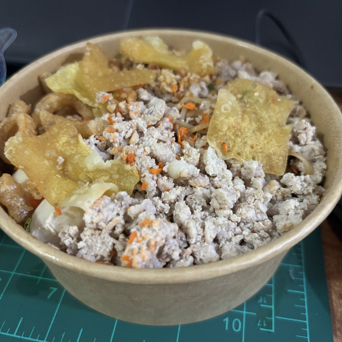 nongmango_o's tweet photo. 69 บาท เต็มกล่องแบบอิ่ม ๆ จุก ๆ เลยล่ะ คุ้ม
#อมอร์โภชนา #พั้มเกี้ยนส์ฟู้ด #MidDine #thisisDEVlicious https://t.co/j7VML8EOUJ