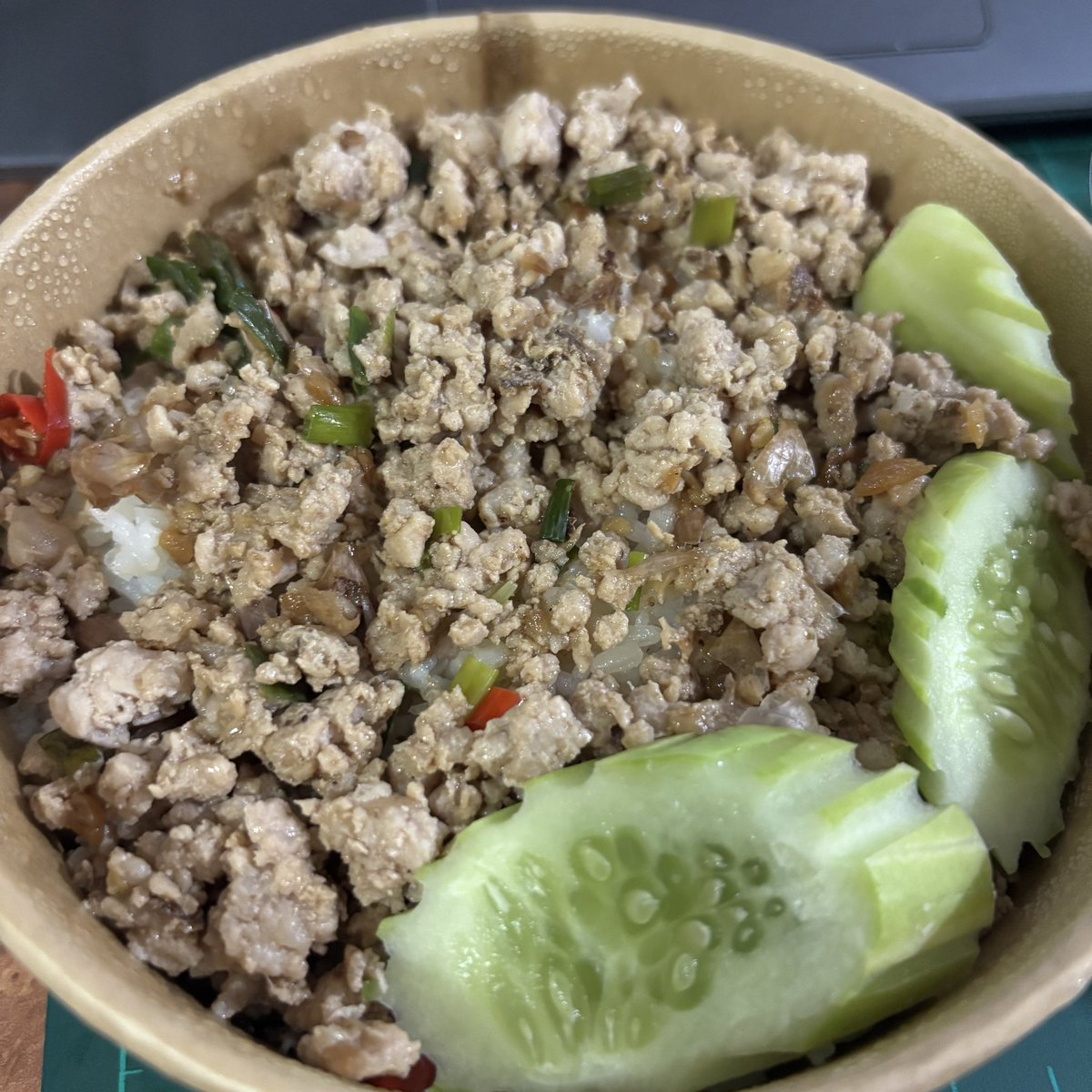 nongmango_o's tweet photo. 69 บาท เต็มกล่องแบบอิ่ม ๆ จุก ๆ เลยล่ะ คุ้ม
#อมอร์โภชนา #พั้มเกี้ยนส์ฟู้ด #MidDine #thisisDEVlicious https://t.co/j7VML8EOUJ