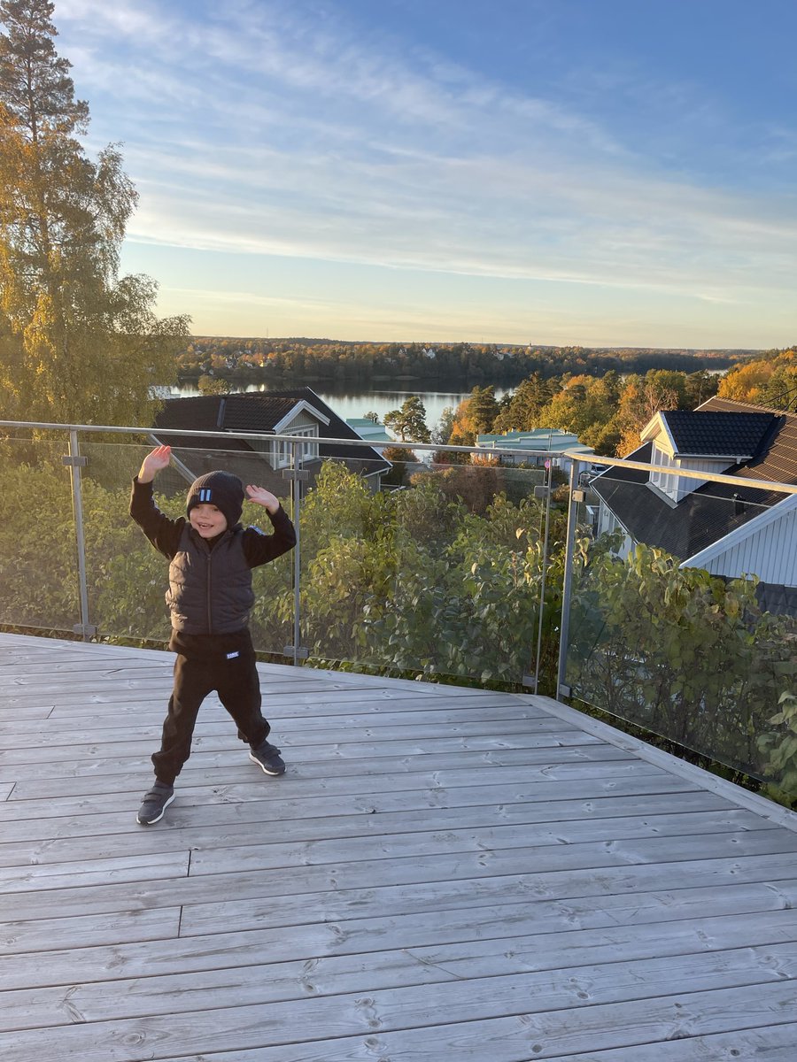 Såhär glad blir man när man vaknat upp och inser att man ej bor i pittiga Solna längre.