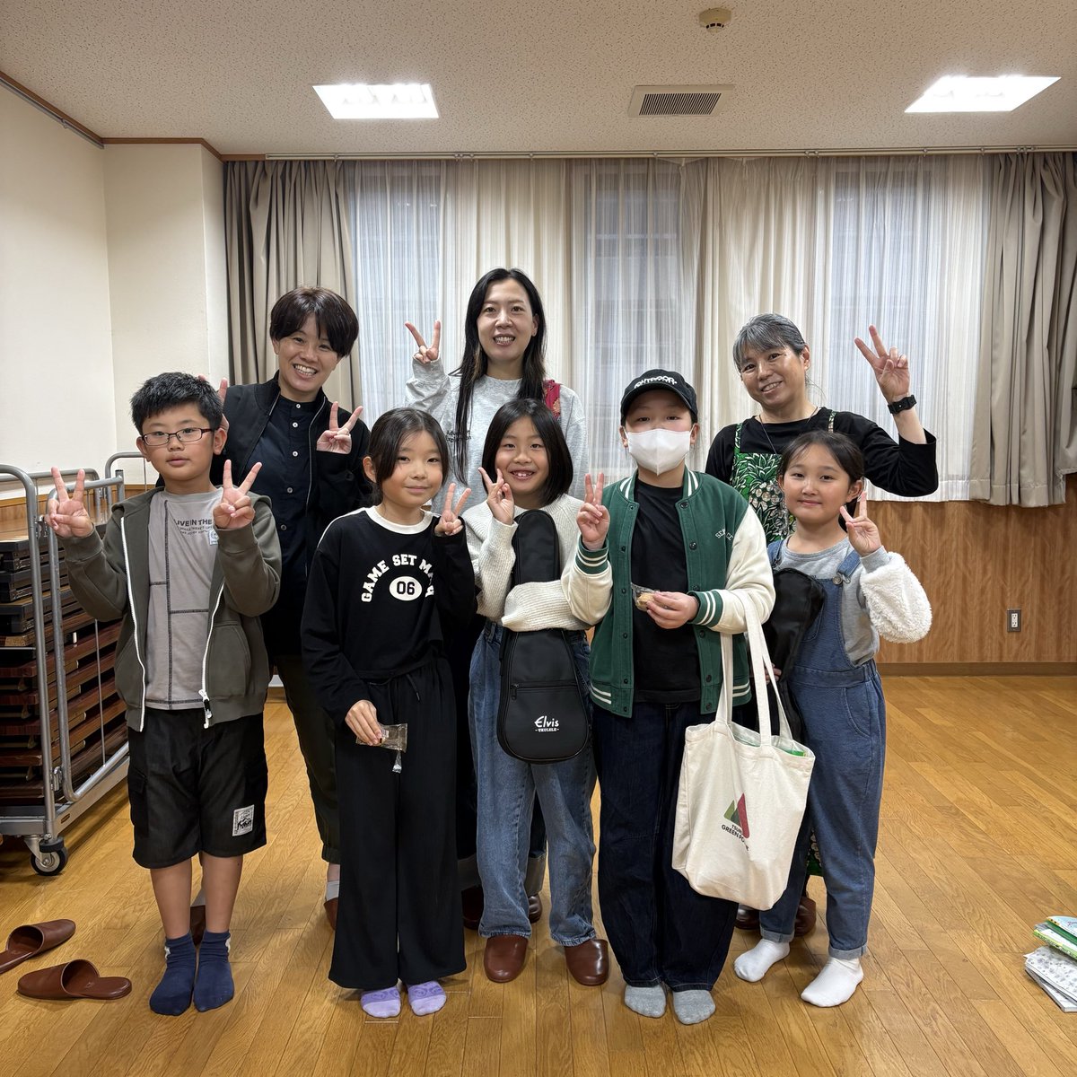 megumiamano3's tweet photo. ウクレレふぁ～むの練習会♪
公民館を借りて楽しく盛り上がった！

準備からライブの練習。
片付けも皆さん手伝って下さりササッと終了。
移動してラジオ収録。

ペンギンズ大活躍の一日だった🐧🐧 https://t.co/EMKd559dlM