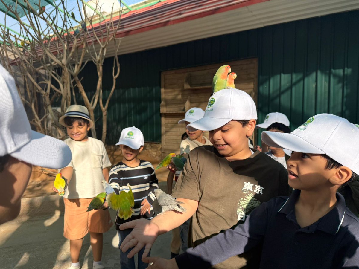 RowadBur's tweet image. ✨ طلاب الصف الأول الابتدائي بمدارس الرواد ببريدة  في منتجع جاردن أتلانتس، حيث استمتع الطلاب بالأنشطة الترفيهية والألعاب المائية و الطيور و الحيوانات في أجواء مليئة بالمرح و السعادة . 🌿🎉