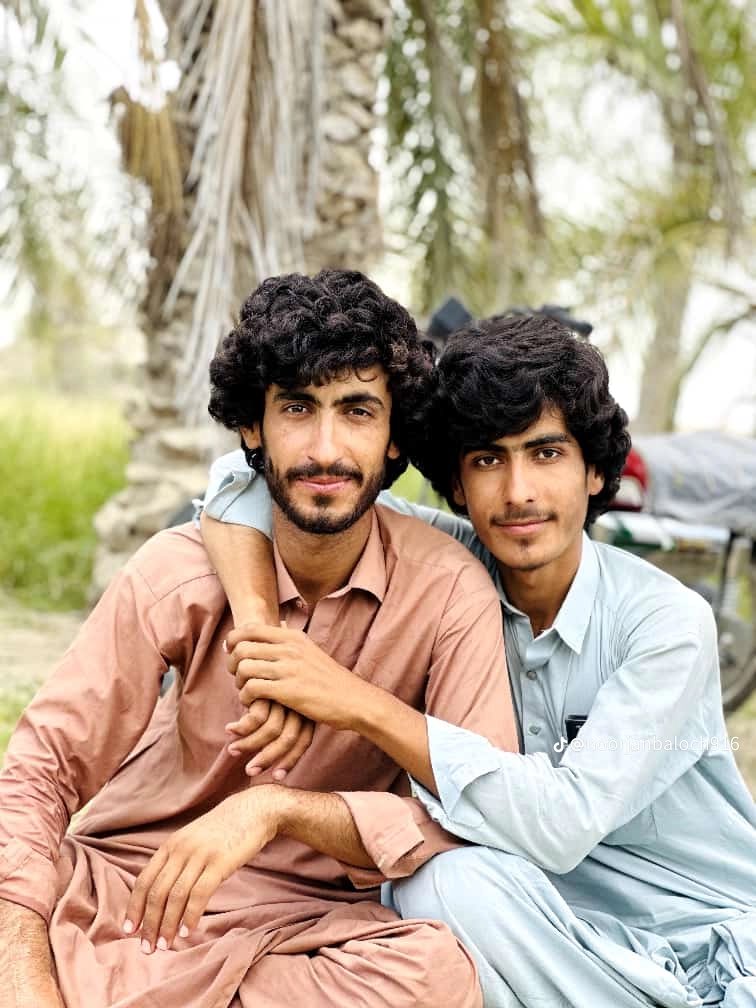 sangeenbaluch's tweet image. #EndEnforcedDisappearances
Some smiles are meant to shine everywhere, to brighten the darkness. But unfortunately, we live in a state where smiling faces exist only in pictures. Jangiyan and Shehzad, two cousins, have been missing for more than five months — yet nobody speaks.