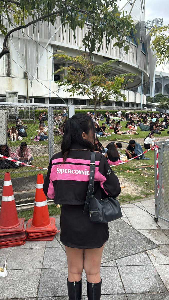 fewer_are_few03's tweet image. #DEADLINE_IN_BANGKOK ของแจกพร้อมแล้วนะ ยืนอยู่นะ