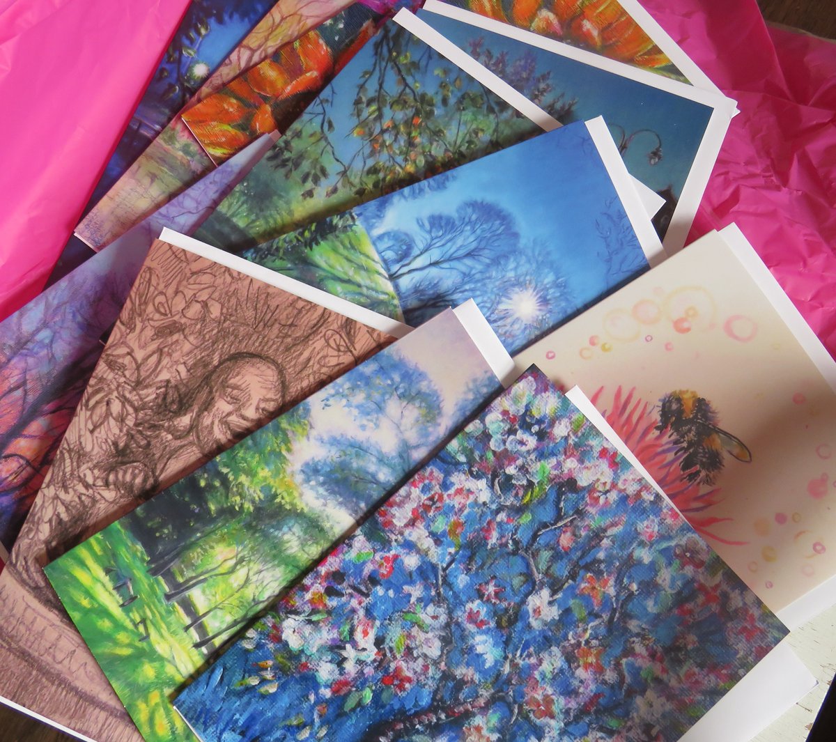 Good Morning #UKGiftHour #UKGiftAM
Cards printed for you, from my original paintings ^__^
 redbubble.com/people/littlel… Check out the 0ffers! 😍🥰😊#MHHSBD